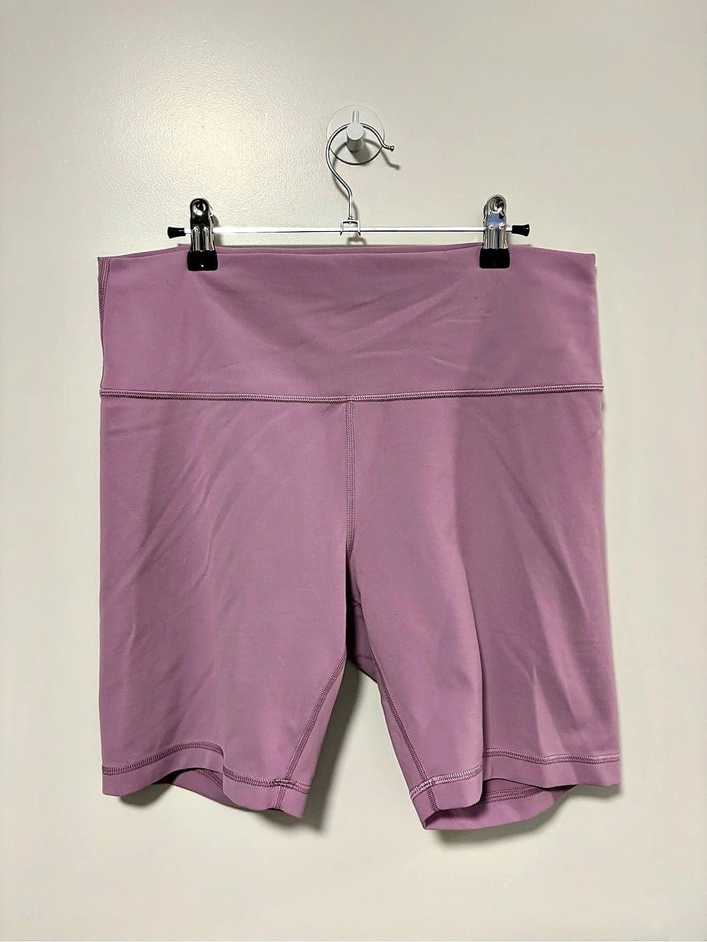 lululemon Wondertrain High-Rise Short lilac Bike Shorts 8”